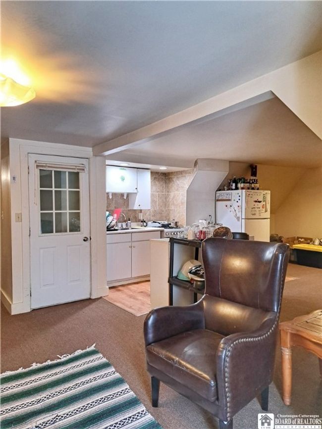 Upper Apartment - Living Room | Image 37