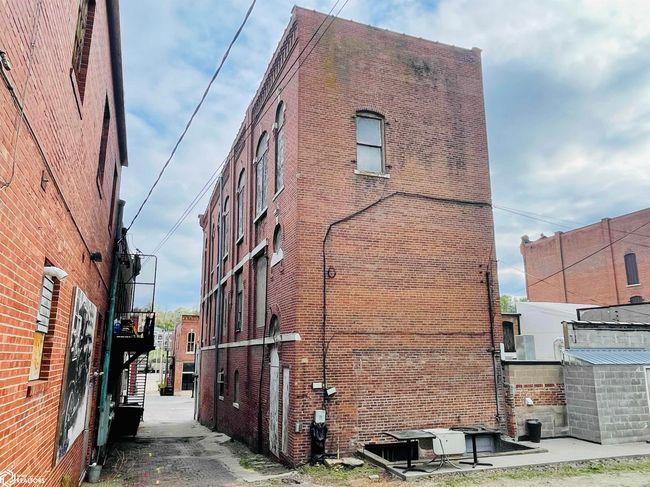 512 Jefferson St, Home with 0 bedrooms, 0 bathrooms and null parking in Burlington IA | Image 4