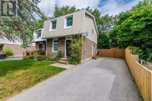 46 Graystone Cres, Welland, ON, L3C6G7 | Card Image