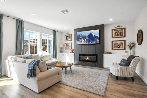 629 Pipa Ln, Oakley, CA, 94561-1139 | Card Image