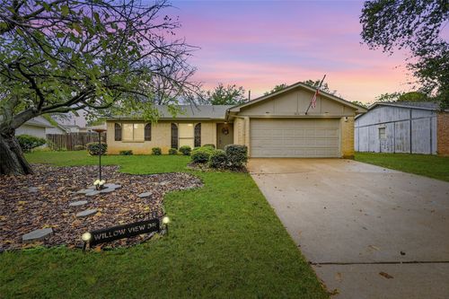 5910 Willow View Dr, Arlington, TX, 76017-4052 | Card Image