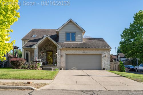 195 Davis St, Wyandotte, MI, 48192-3908 | Card Image