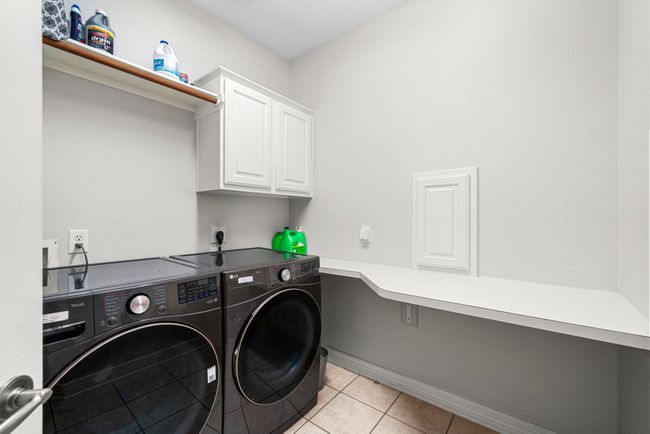 Spacious Washroom | Image 34
