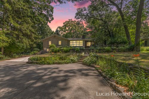 17708 Oakwood Dr, Spring Lake, MI, 49456-1553 | Card Image