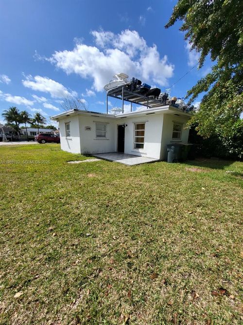 1994-1998 Ne 135th St, North Miami, FL, 33181-2127 | Card Image