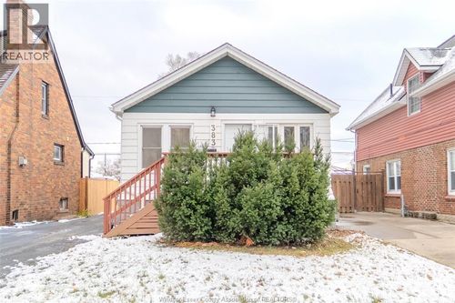 {{alt}} | Card Image