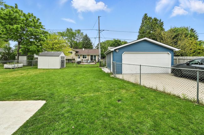 2 car detached garage | Image 18