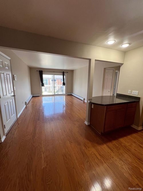 apt-202-2440 Parmenter Blvd, Royal Oak, MI, 48073-1339 | Card Image
