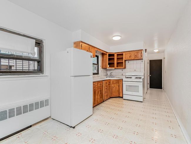 1009 Havemeyer Ave, Home with 6 bedrooms, 3 bathrooms and 3 parking in Bronx NY | Image 11