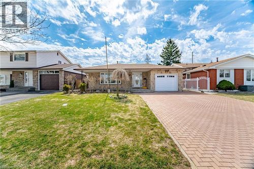 39 Darlington Drive, Hamilton, ON, L9C2L8 | Card Image