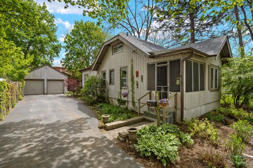 103 Grove Ave, Fox River Grove, IL, 60021-1426 | Card Image