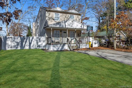 11 Laurelton Ave, Selden, NY, 11784-3204 | Card Image