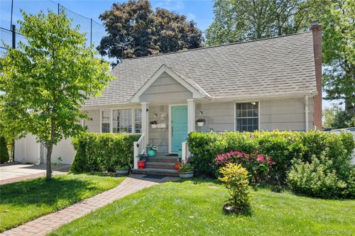 156 Moore Ave, Massapequa Park, NY, 11762-3637 | Card Image