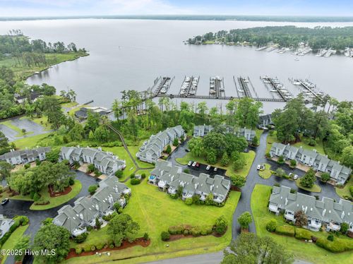 135 Paddle Wheel Cir, Washington, NC, 27889-9772 | Card Image