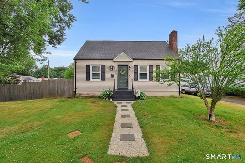 4 Robin Rd, Manchester, CT, 06042-3212 | Card Image
