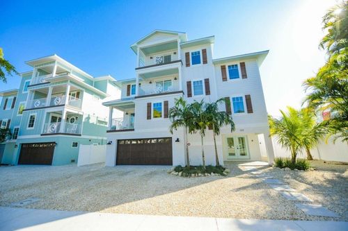 332 Avenida De Mayo, Sarasota, FL, 34242-3334 | Card Image