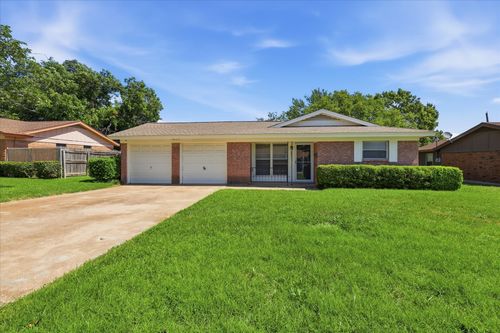 8804 Myra St, White Settlement, TX, 76108-1025 | Card Image