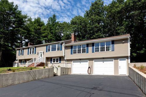34 Surrey Dr, Plymouth, MA, 02360-4977 | Card Image
