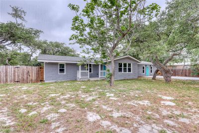 834 N Mccampbell Street, House other with 3 bedrooms, 2 bathrooms and 3 parking in Aransas Pass TX | Image 3