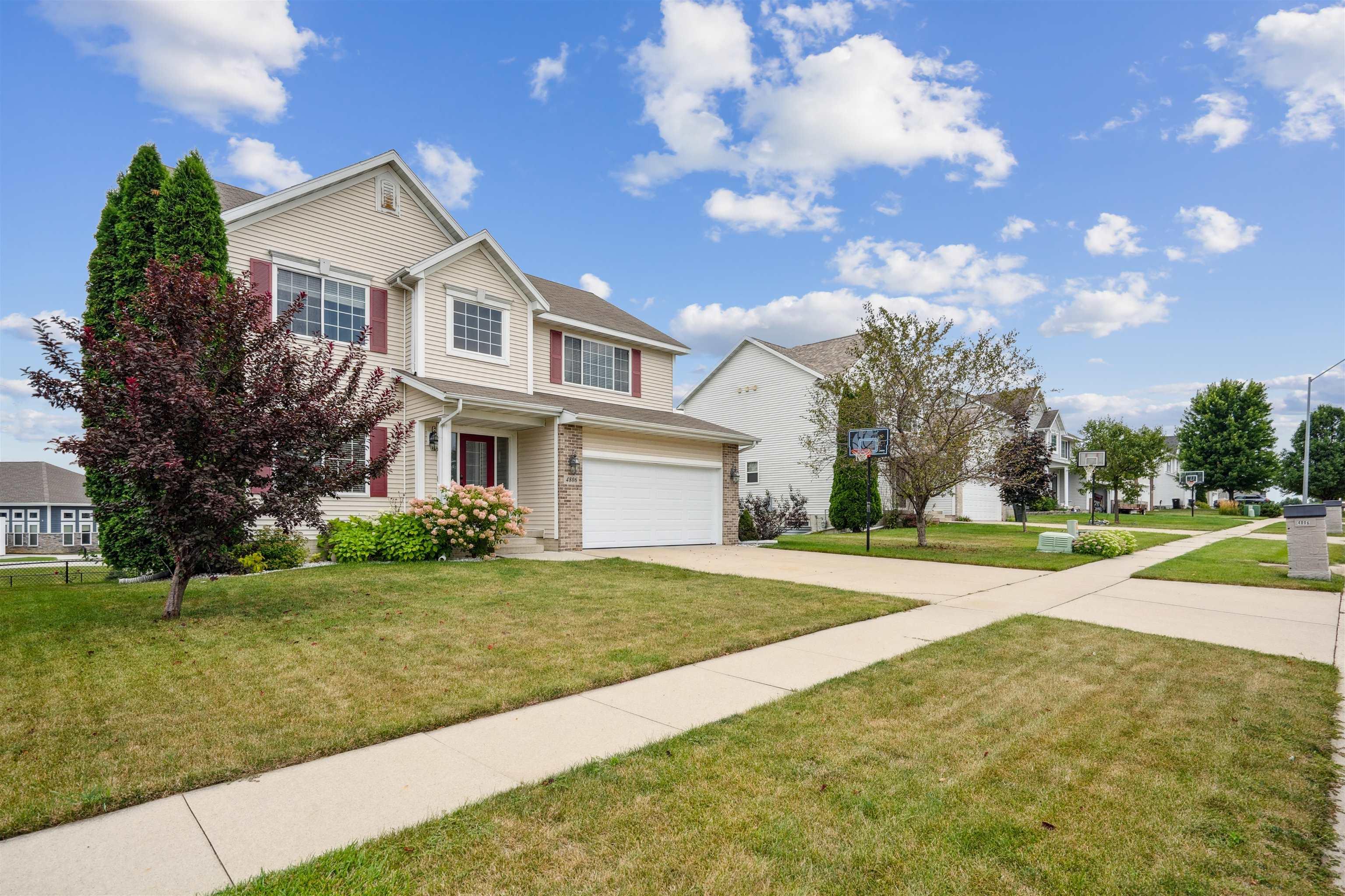 Addison Dr, Cedar Falls, IA 50613