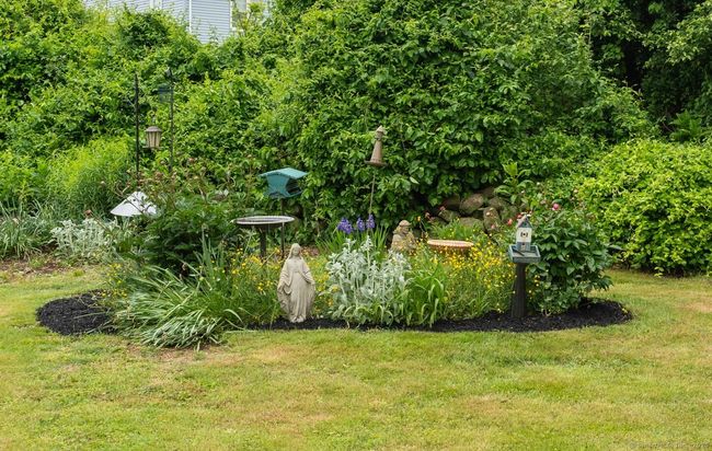 Lovely Peonies and Gardens | Image 21