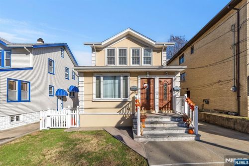 457 Washington Ave, Cliffside Park, NJ, 07010-1814 | Card Image