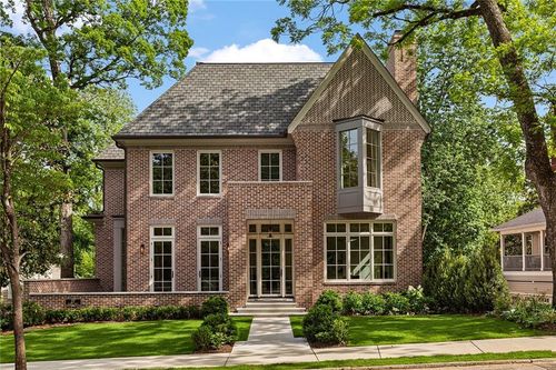 27 Maddox Dr Ne, Atlanta, GA, 30309-2732 | Card Image