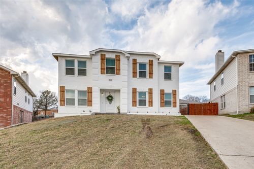 2416 Big Spring Dr, Fort Worth, TX, 76120-5618 | Card Image