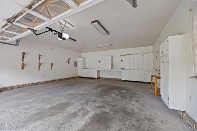 Garage | Image 14