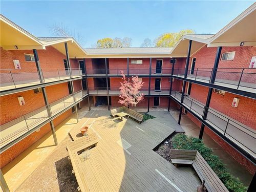 c101-250 Little St, Athens, GA, 30605-5404 | Card Image
