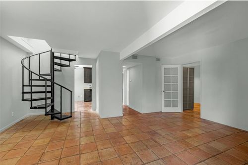 2415 Columbia St, Houston, TX, 77008-2333 | Card Image