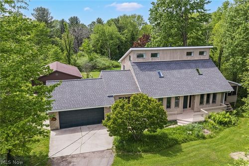 13014 Manor Dr, Chardon, OH, 44024-9031 | Card Image