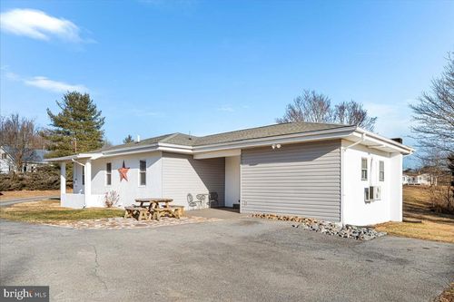 73 Marquise Ln, BERKELEY SPRINGS, WV, 25411-5850 | Card Image