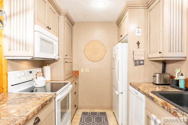 Full Kitchen View | Image 11
