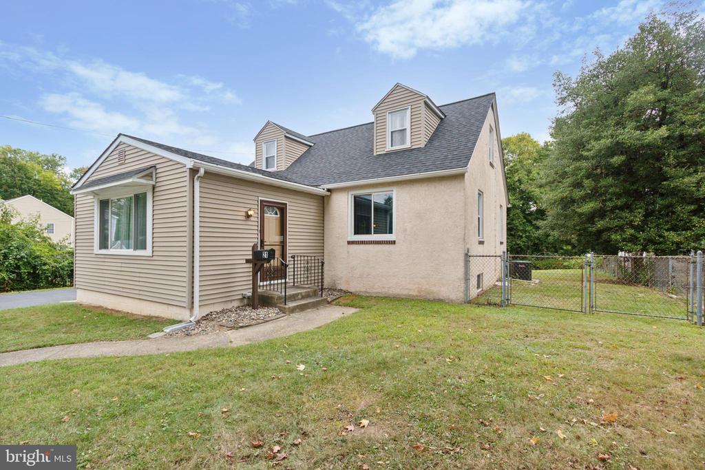 Woodland Ave, Norwood, PA 19074