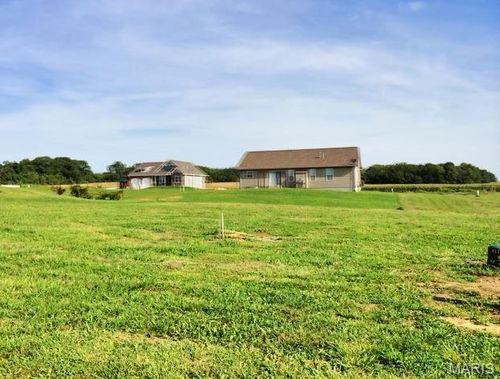 513 Bluff Meadows Dr, Valmeyer, IL, 62295-3256 | Card Image