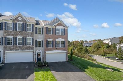 251 Grace Manor Drive, Townhouse with 3 bedrooms, 2 bathrooms and 2 parking in Robinson Twp - NWA PA | Image 3