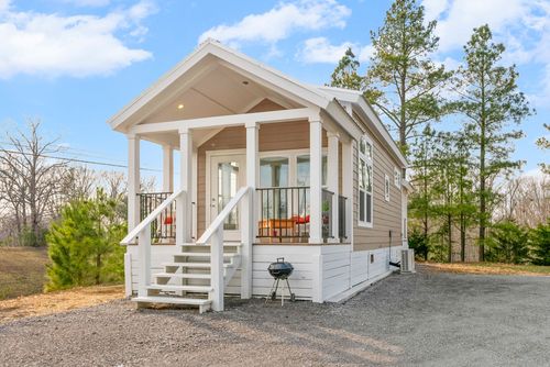 102 Thomas Rd, Dover, TN, 37058-5518 | Card Image