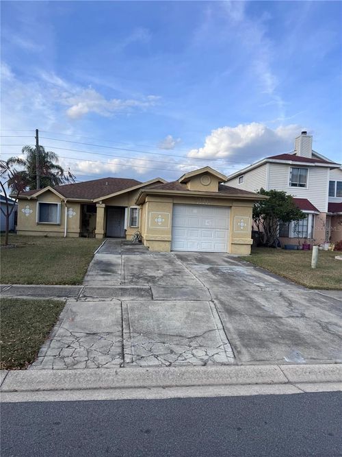 138 Pinewood Cir, KISSIMMEE, FL, 34743-7803 | Card Image