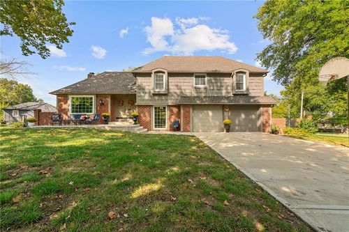 11729 Wyandotte St, Kansas City, MO, 64114-5551 | Card Image