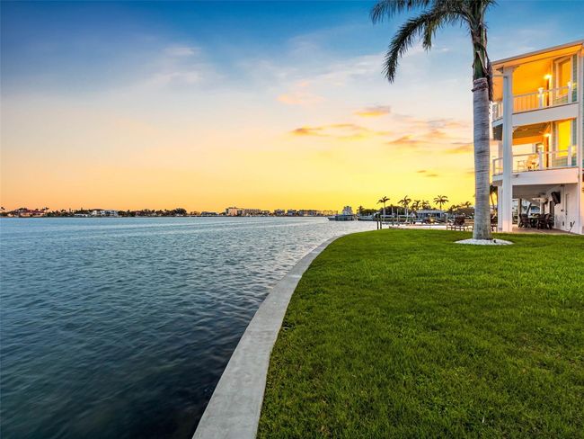 11000 8 Th St E, House other with 4 bedrooms, 5 bathrooms and null parking in Treasure Island FL | Image 64
