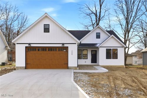 1086 Saint Andrews, Akron, OH, 44312 | Card Image