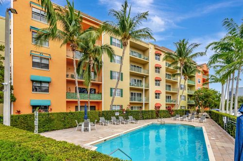 110-1620 Presidential Way, West Palm Beach, FL, 33401-1861 | Card Image