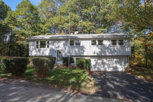 4 Chip St, Goffstown, NH, 03045-2673 | Card Image