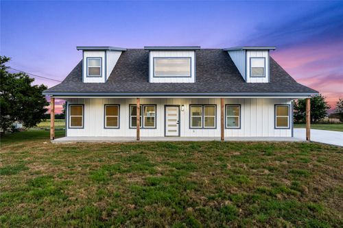 601 E 7th St, McGregor, TX, 76657-2129 | Card Image