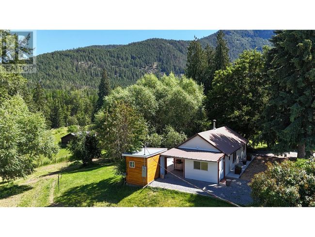 4152 51 St, House other with 2 bedrooms, 2 bathrooms and 10 parking in Canyon BC | Image 5