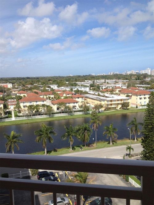 apt-1006-2025 Ne 164th St, North Miami Beach, FL, 33162-4162 | Card Image