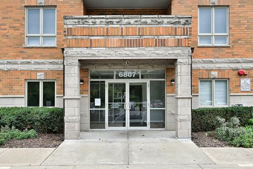 302-6807 N Milwaukee Avenue, Niles, IL, 60714 | Card Image