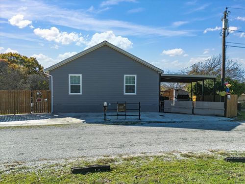 411 N Lake Shore Cir, Bridgeport, TX, 76426-4467 | Card Image
