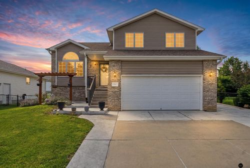 8951 Prairie Village Dr, Lincoln, NE, 68507-9424 | Card Image